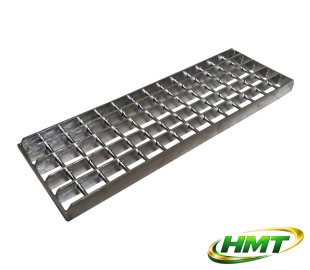 Sàn bằng thép mạ kẽm, lưới chắn cho người đi bộ.